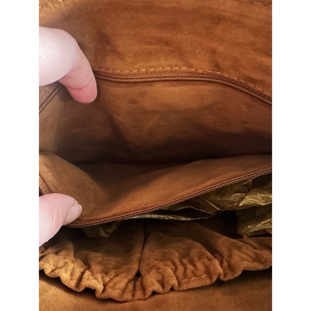 Patricia Nash Cream Crossbody Bag Color: Rattan Real Leather STYLE: P457323 - Picture 9 of 13